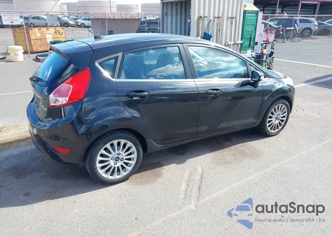 2014 Ford Fiesta Titanium z USA, uszkodzony, nr VIN 3FADP4FJ2EM133695